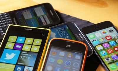 Greenpeace calls on phone producers to take responsibility for resource use Greenpeace calls on phone producers to take responsibility for resource use