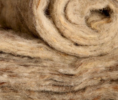 Compostable alternative to plastic packaging uses wool as insulation