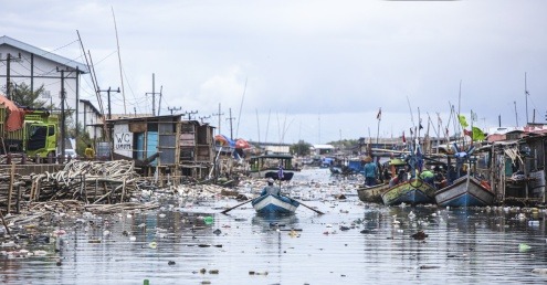 Resea boat tackles plastic pollution in Indonesia